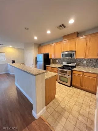 Photo #1: 2501357 Listing 