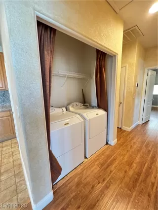 Photo #5: 2501357 Listing 