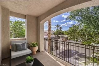 Photo #1: 2501358 Listing 