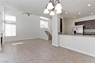 Photo #4: 2501388 Listing 