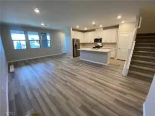 Photo #2: 2501390 Listing