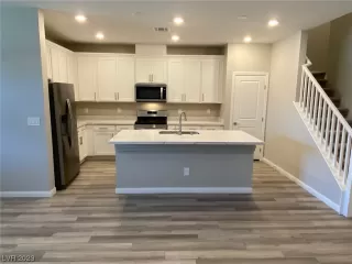 Photo #4: 2501390 Listing