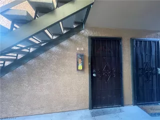 Photo #2: 2501457 Listing 