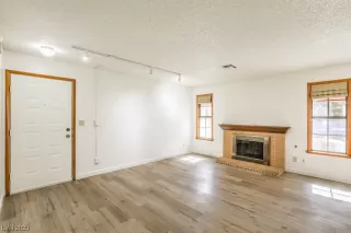 Photo #4: 2501465 Listing