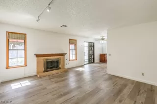 Photo #5: 2501465 Listing