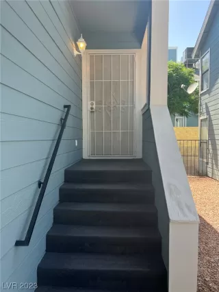 Photo #1: 2501474 Listing 