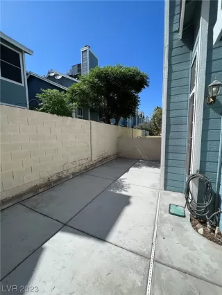 Photo #4: 2501474 Listing 