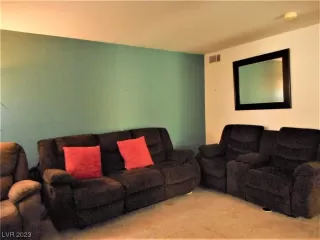 Photo #4: 2501488 Listing