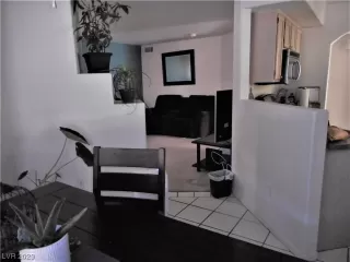 Photo #5: 2501488 Listing