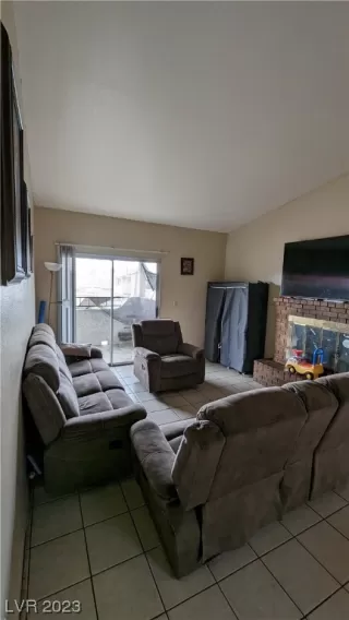 Photo #3: 2501493 Listing 