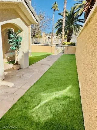 Photo #1: 2501515 Listing 