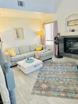 Photo #2: 2501515 Listing 