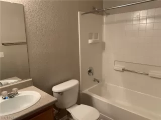 Photo #6: 2501551 Listing