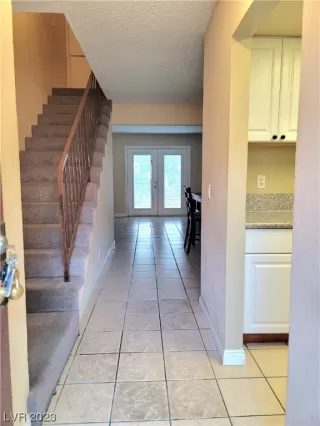 Photo #2: 2501556 Listing