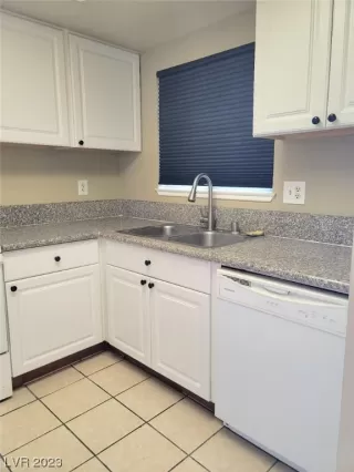 Photo #4: 2501556 Listing