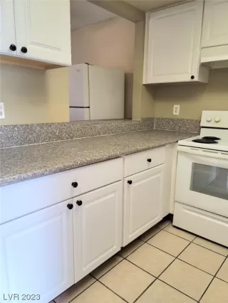 Photo #5: 2501556 Listing