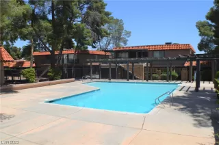 Photo #4: 2501575 Listing