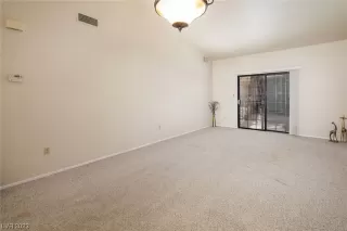 Photo #6: 2501595 Listing