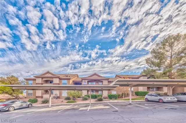 MLS: 2501596 Condo For Sale