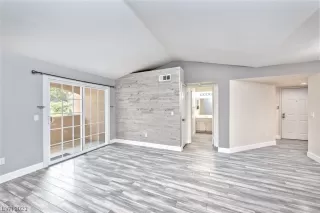 Photo #1: 2501596 Listing 