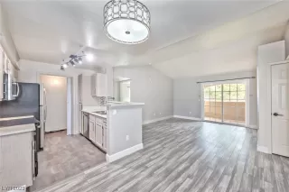 Photo #3: 2501596 Listing 