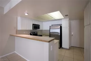 Photo #4: 2501606 Listing 