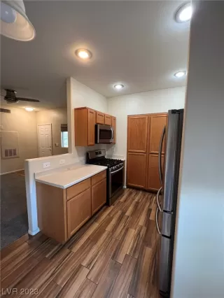 Photo #5: 2501631 Listing