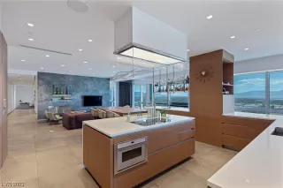 Photo #4: 2501654 Listing