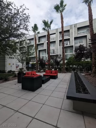 Photo #3: 2501685 Listing 