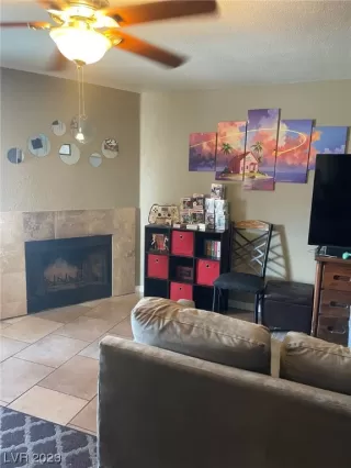 Photo #4: 2501697 Listing