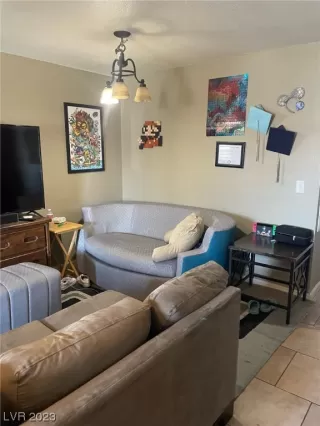 Photo #5: 2501697 Listing