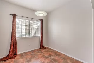 Photo #5: 2501707 Listing