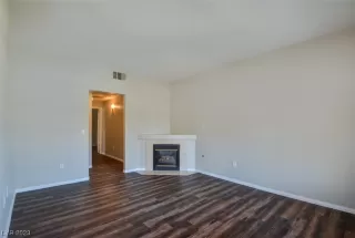 Photo #4: 2501728 Listing