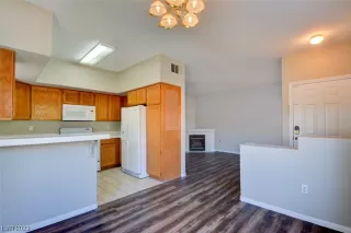 Photo #6: 2501728 Listing