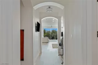 Photo #4: 2501752 Listing