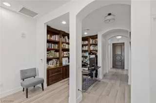 Photo #5: 2501752 Listing