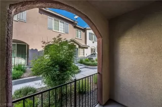 Photo #3: 2501755 Listing 