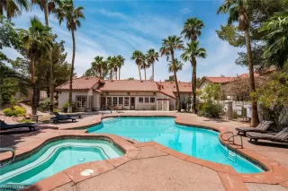 Photo #2: 2501785 Listing 