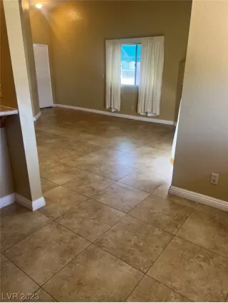 Photo #2: 2501830 Listing 