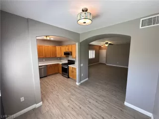 Photo #5: 2501850 Listing 