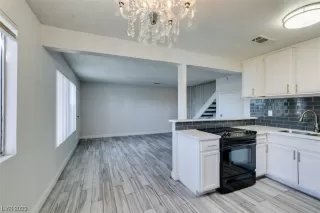 Photo #2: 2501876 Listing