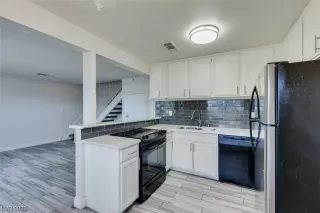 Photo #3: 2501876 Listing