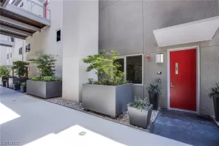 Photo #1: 2501894 Listing 