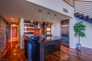 Photo #5: 2501894 Listing 