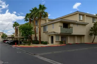 Photo #5: 2501904 Listing