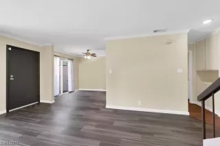 Photo #2: 2501926 Listing 