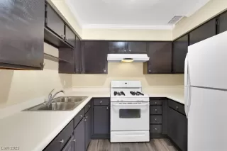 Photo #4: 2501926 Listing 