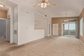 Photo #5: 2501958 Listing