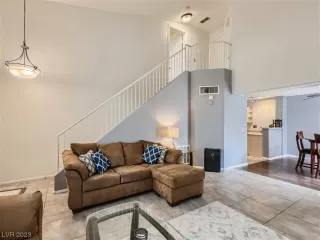 Photo #4: 2501998 Listing 