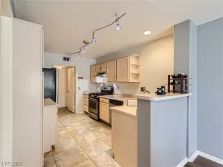 Photo #6: 2501998 Listing 